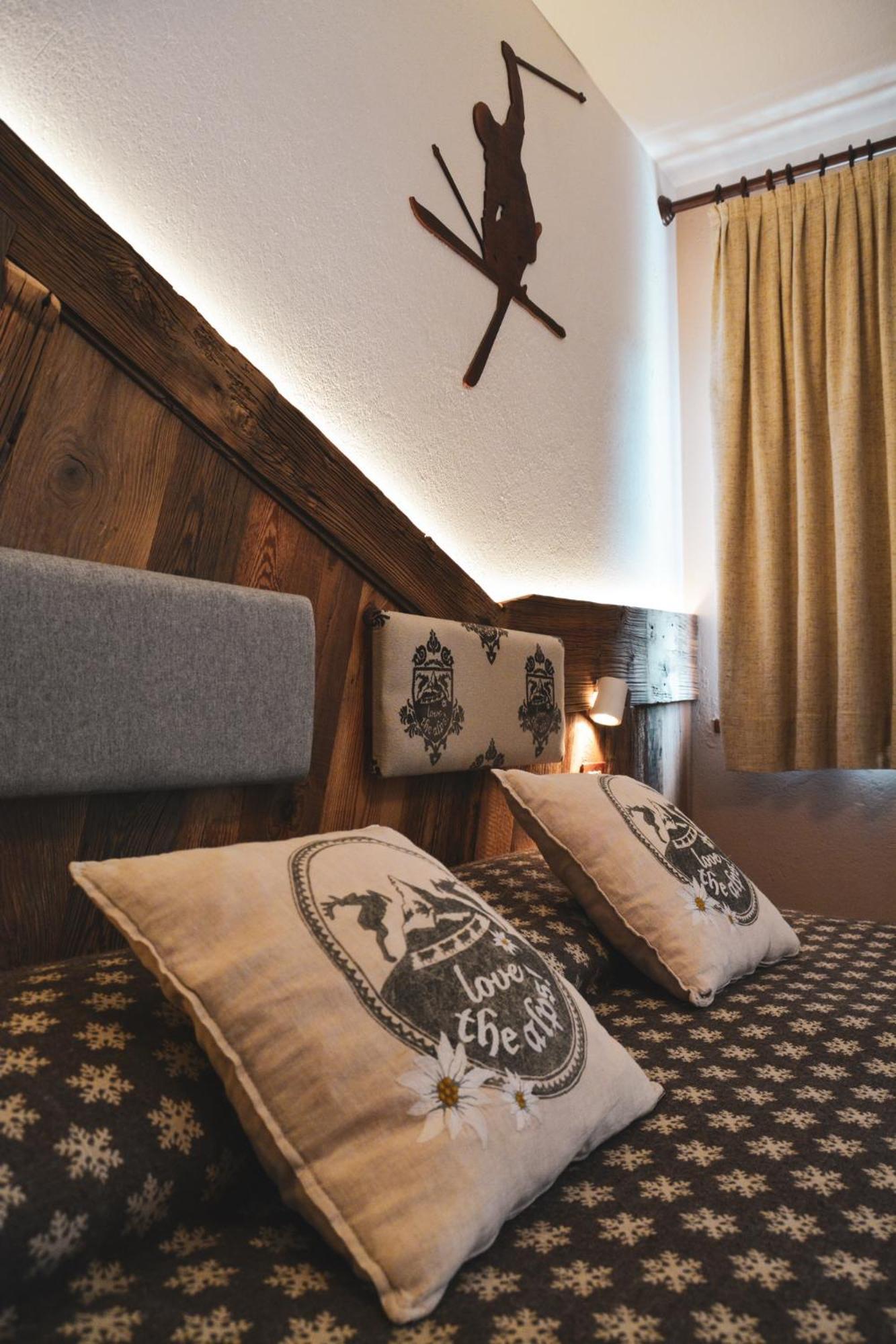 Hotel Chaberton Cesana Torinese Exterior photo