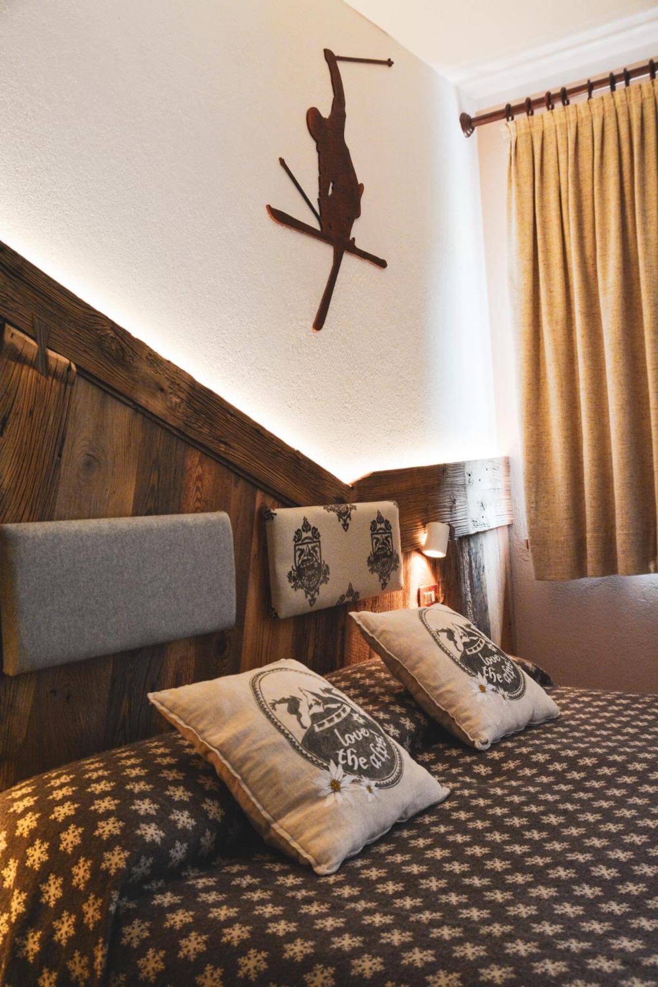 Hotel Chaberton Cesana Torinese Exterior photo