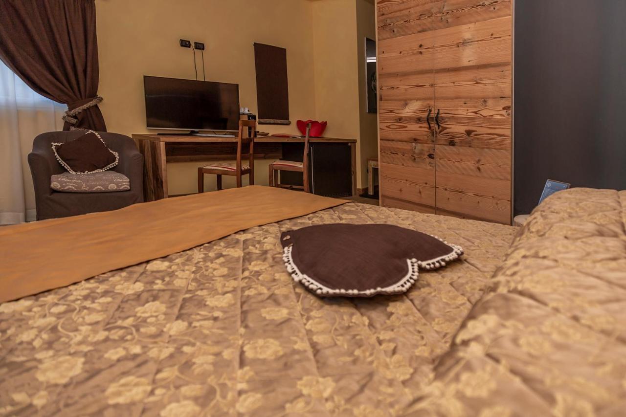Hotel Chaberton Cesana Torinese Exterior photo